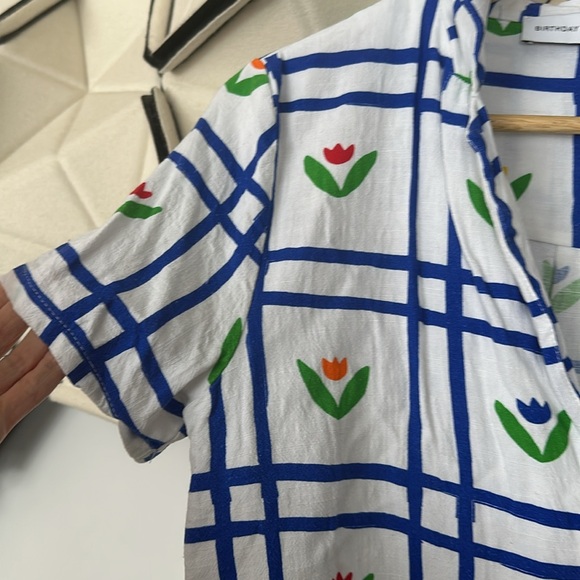 Birthday girls says gah! Lisa says gah size small floral button up top - Picture 3 of 6